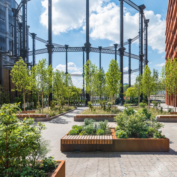 Street furniture - Tree Isle - Big Green Bench, London (UK)